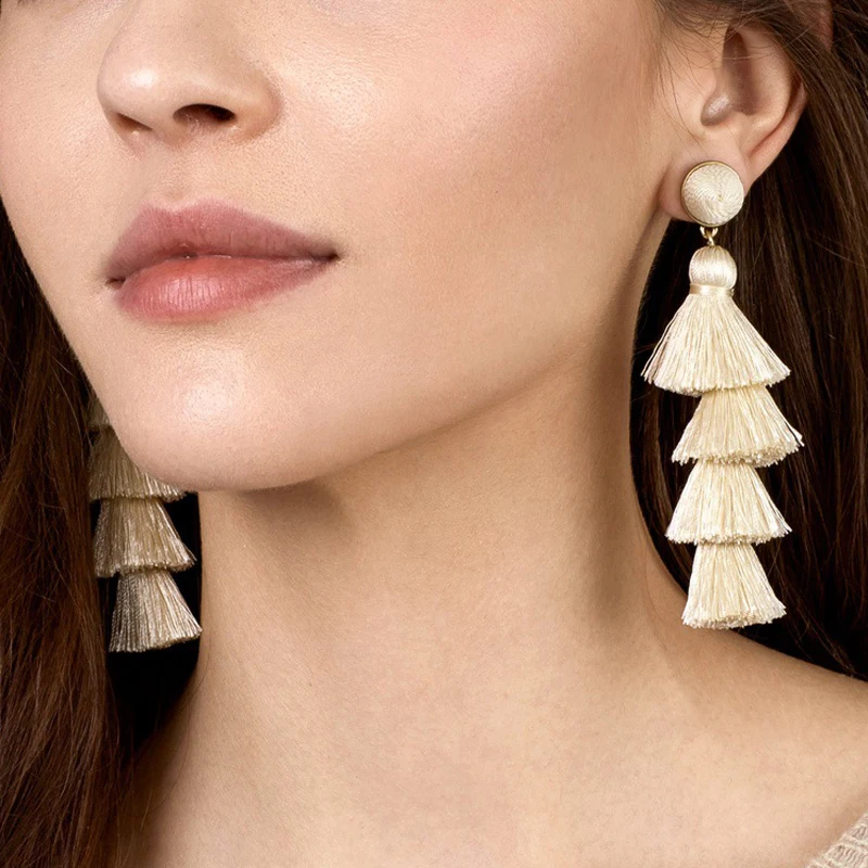 Богемные серьги с кисточками и кристаллами черные белые синие красные розовые