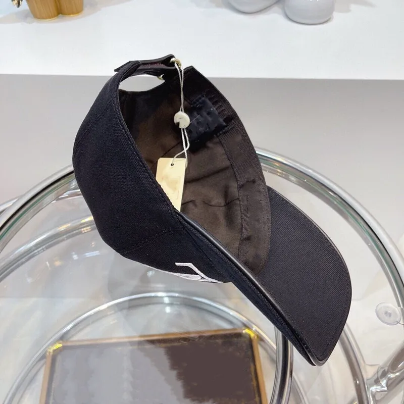 

2021 summer fashion baseball new trend peak cap pure black and white hip hop hat sun hat