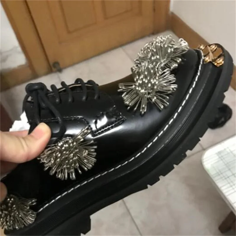 Женские туфли с круглым носком туфли-лоферы металлическими булавками оксфорды