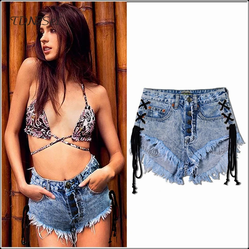 

Женские повседневные летние светло-голубые джинсовые шорты, женские модные джинсовые шорты со шнуровкой и низкой талией, облегающие боковы...