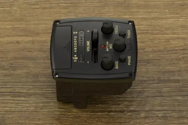 NanoFlex Звукосниматель с тембрблоком для акустической гитары тюнером Shadow | SH-VBMT-T