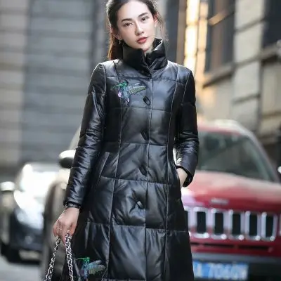Фото Женская длинная куртка на утином пуху Ветровка из натуральной кожи с
