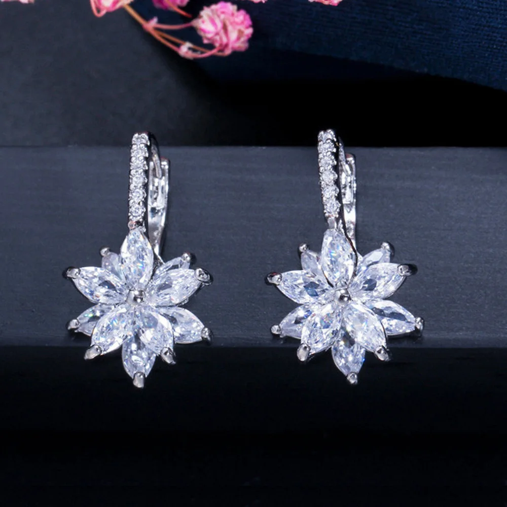 ThreeGraces Модные Разноцветные зеленые розовые красные кубические циркониевые хрустальные вечерние серьги-гвоздики с огранкой маркиза с милым цветком для женщин ER311