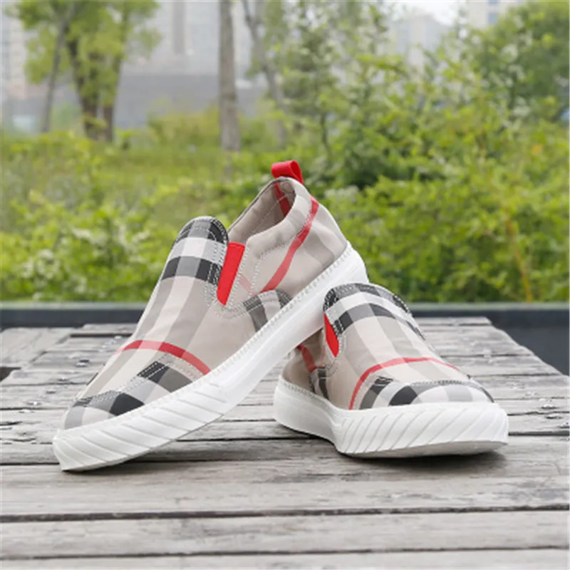 

New England grid cloth shoes breathable men lazy young male flat canvas shoes fashion casual shoes comfortable soft bottom a ped