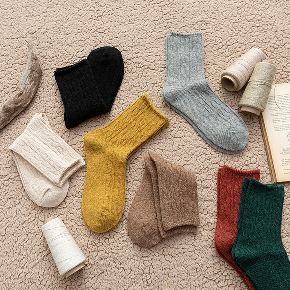 

2021 Fashion Warmer Women Socks Korea Style Solid Color Breathable Casual Cotton Socks Lady Retro Soft Short Socks