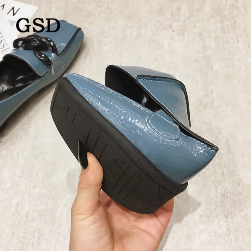 Новый большой Размеры для женщин Дизайнерская обувь с заклепками Женская на