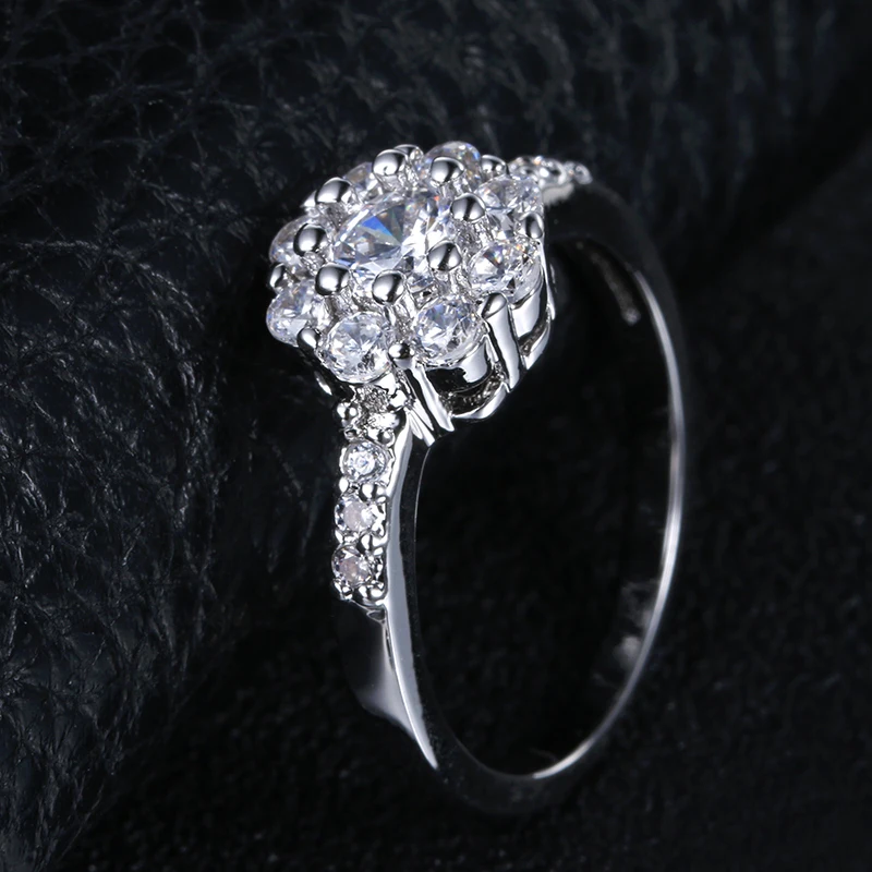 Обручальные кольца для женщин в форме цветка из белого золота с фианитами