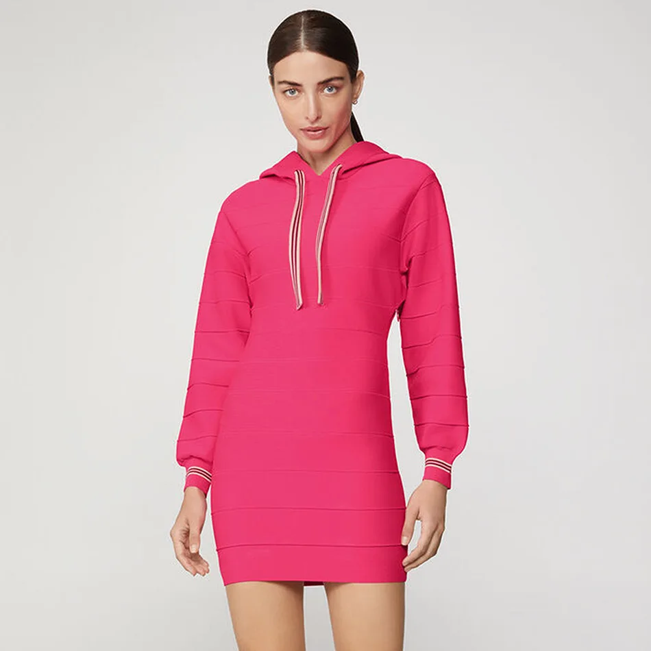 Осенне зимний свитер с капюшоном розового и красного цвета облегающее мини