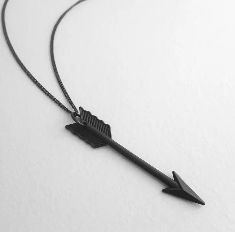Ожерелье с черной стрелой для мужчин и женщин крупная подвеска в классическом