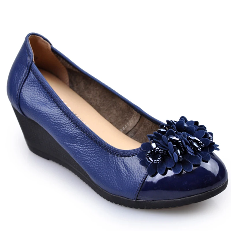

New Spring And Autumn Leather Women's Single Shoes In The Wedge Beaded Mother Soft Bottom Middle-aged Casual Women's Shoes