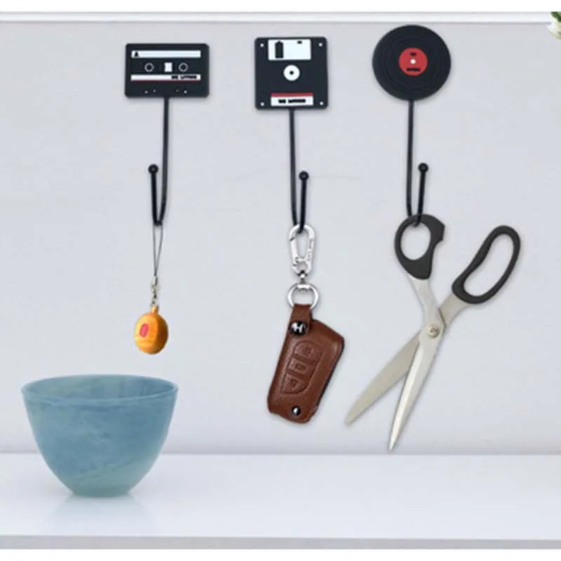 Домашний многоцелевой бесшовный небольшой крючок для предметов Ретро двери