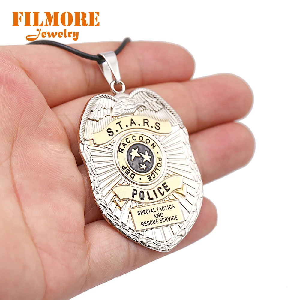 Рабочий стол с вытяжным шкафом и енота городская полиция значок брелок