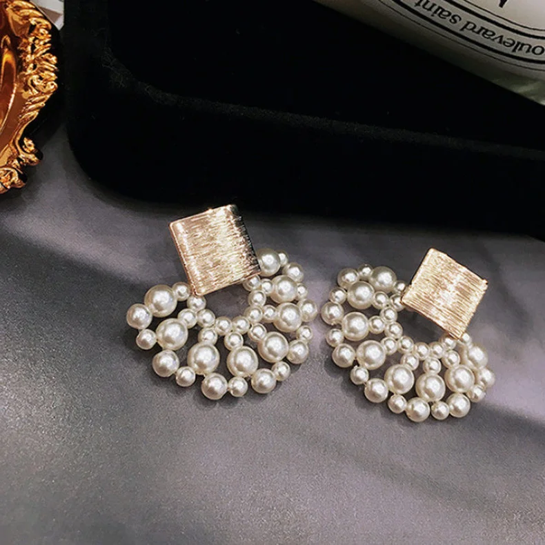 

Hollow Pearl Square Metal Fan-shaped Earrings Party Jewelry Exquisite Gift