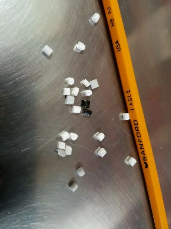 

20-pound mixed color reusable kitty urinal