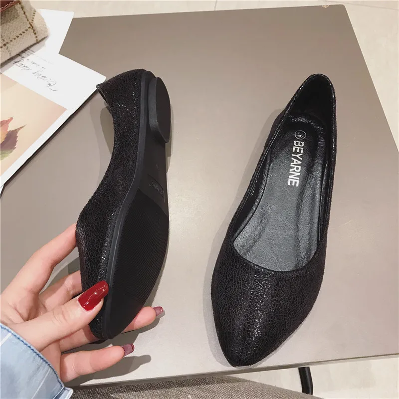 Туфли женские с заостренным носом классические удобные треснувшие ботинки