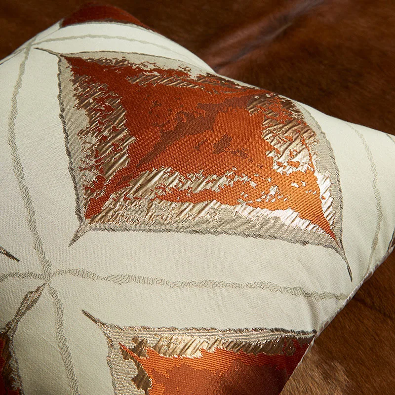 Роскошные бархатные наволочки оранжевого цвета в горошек с рисунком твида