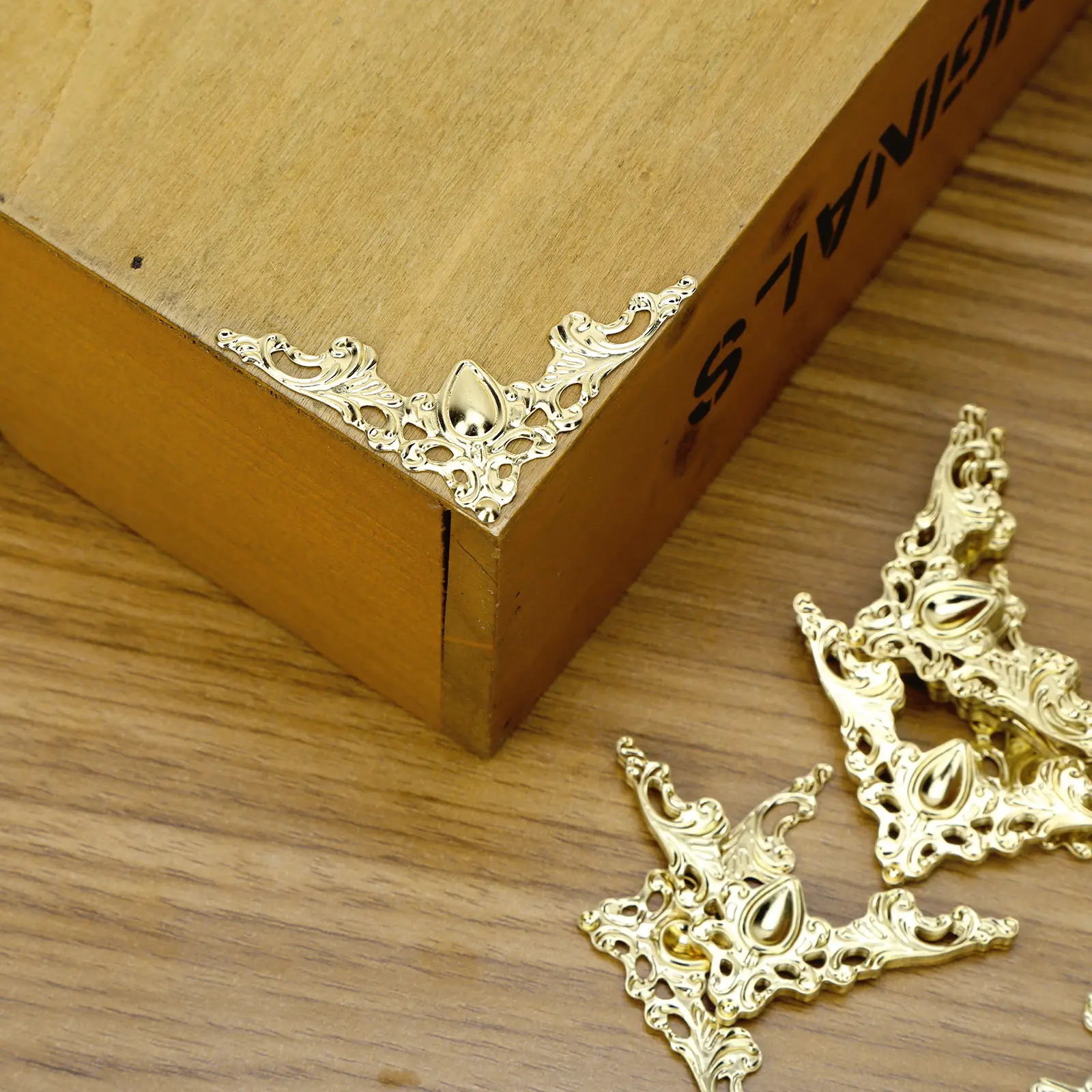 Металлические угловые кронштейны 30 шт. золотистый Бронзовый чехол для ноутбука