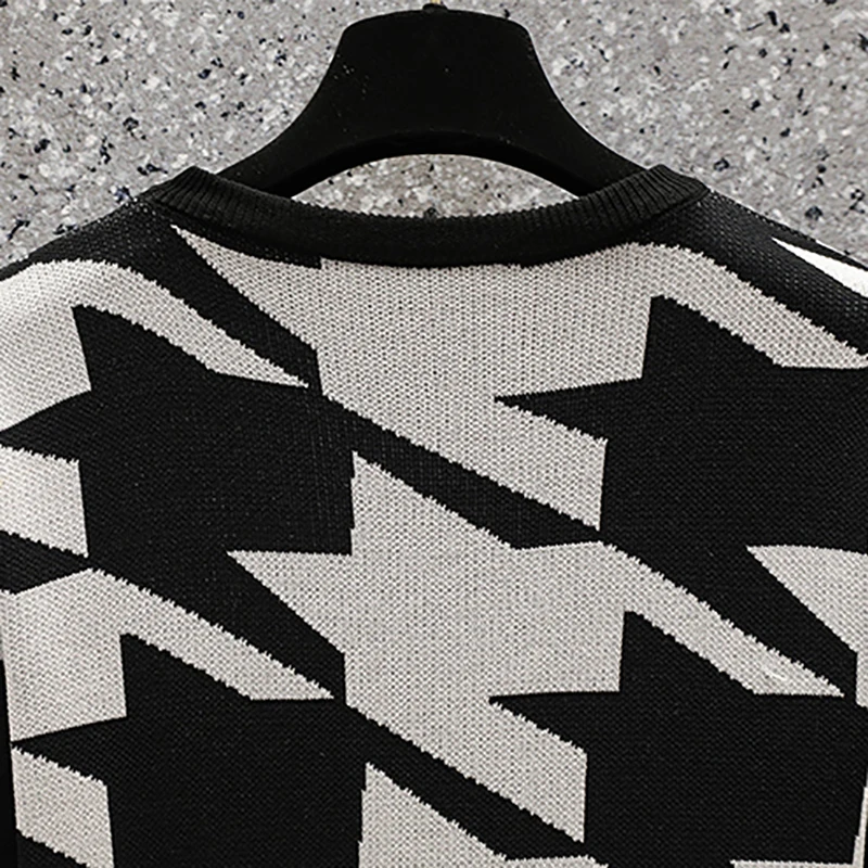 Осенне-зимнее черное трикотажное хлопковое платье средней длины в клетку с