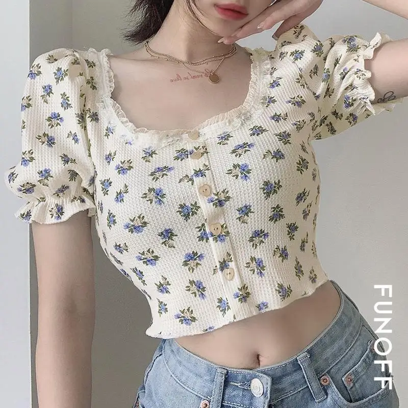 

French idyllic summer blouse with lace edge, short style, crop midriff design, bubble sleeve, floral retro short sleeve T-shirt