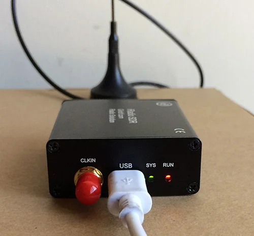 

Широкодиапазонная радиостанция Ham, 12 бит ADC 24-1700 МГц VHF/UHF/SHF TCXO 2PPM SDR-радио, HDSDR, GQRX и радиоприемник, лучше, чем Airspy R2 / H057