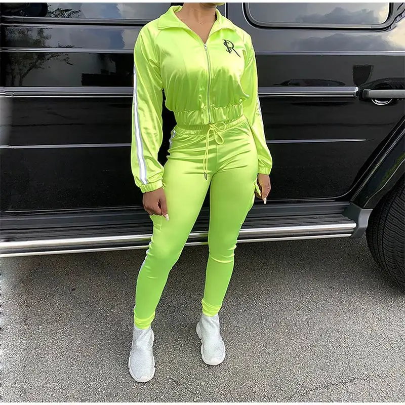 Комплект Спортивный женский из 2 предметов атласный укороченный пиджак на молнии