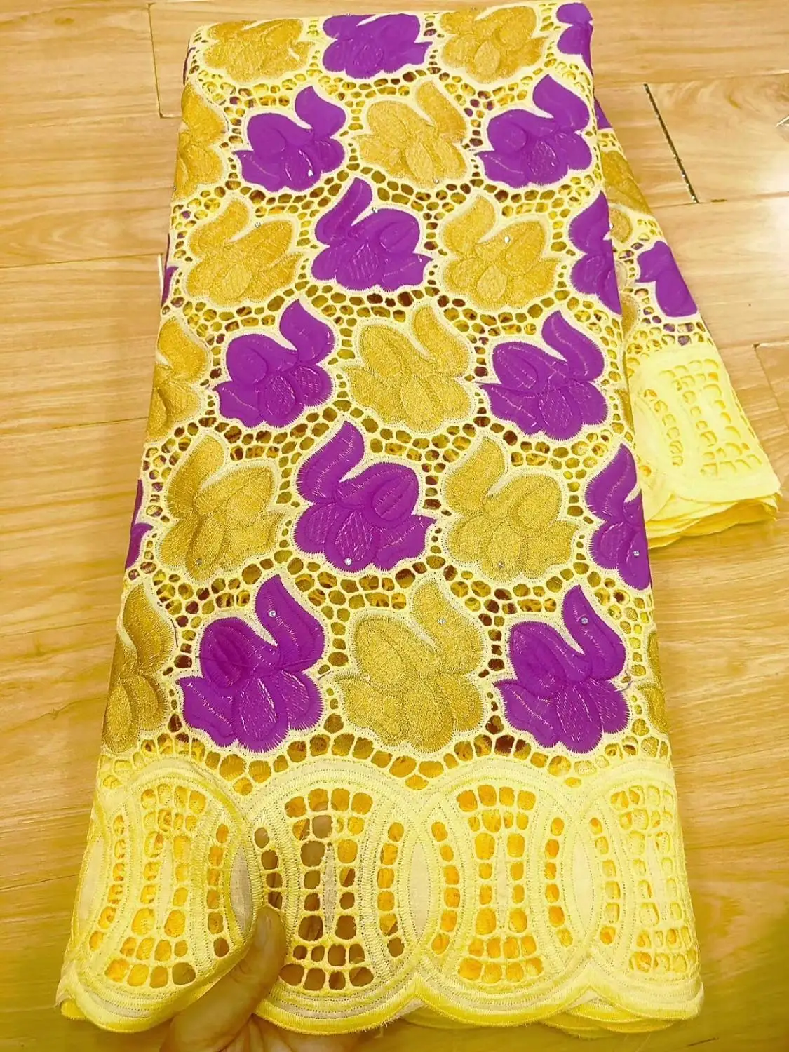 

Полые африканские хлопковое кружево «швейцарская вуаль» в Швейцарии Новое поступление вуаль кружева 100% хлопок нигерийские кружевные ткан...