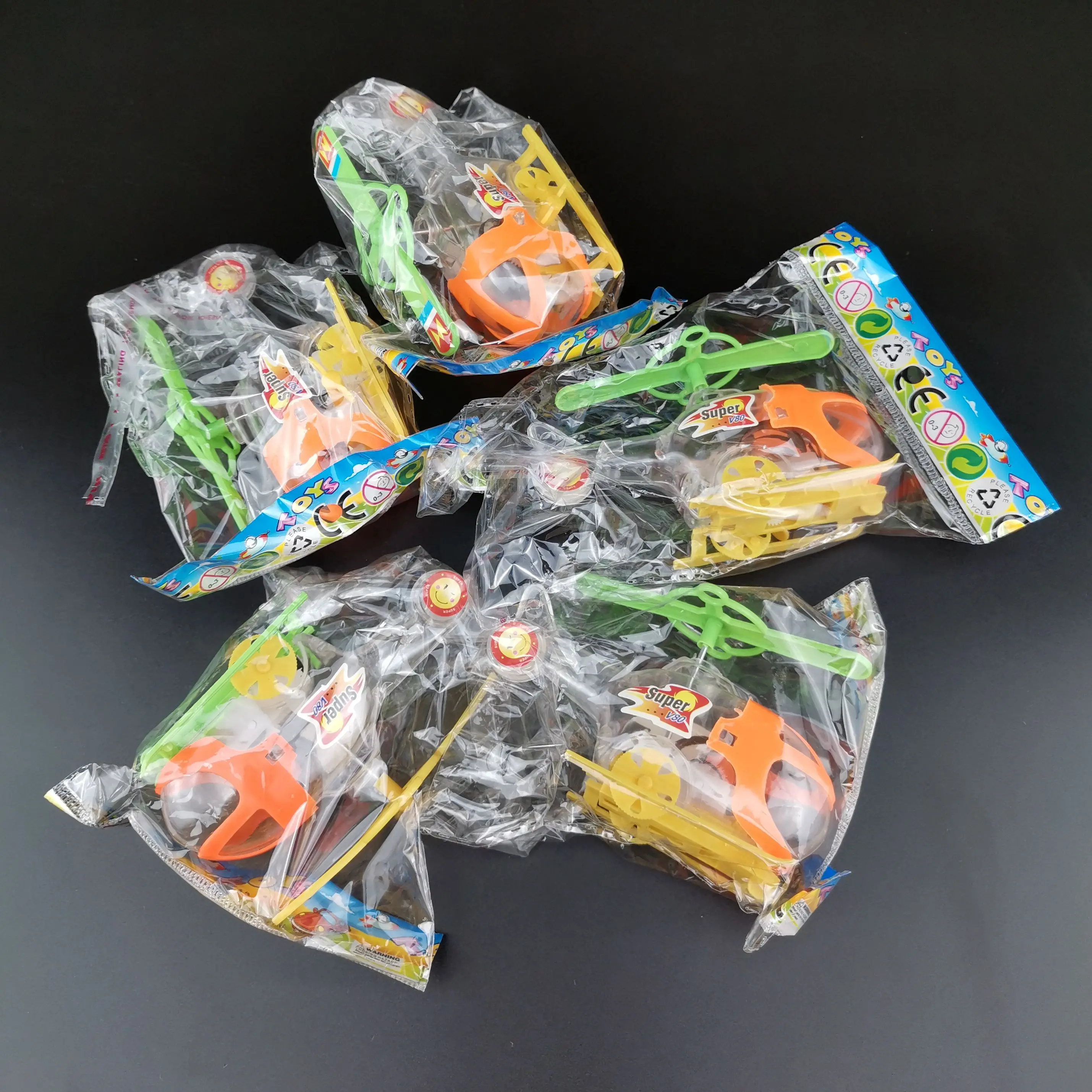 

New and interesting wind-up clockwork toy transparent mini airplane helicopter pull-back toy child infant crawling toy