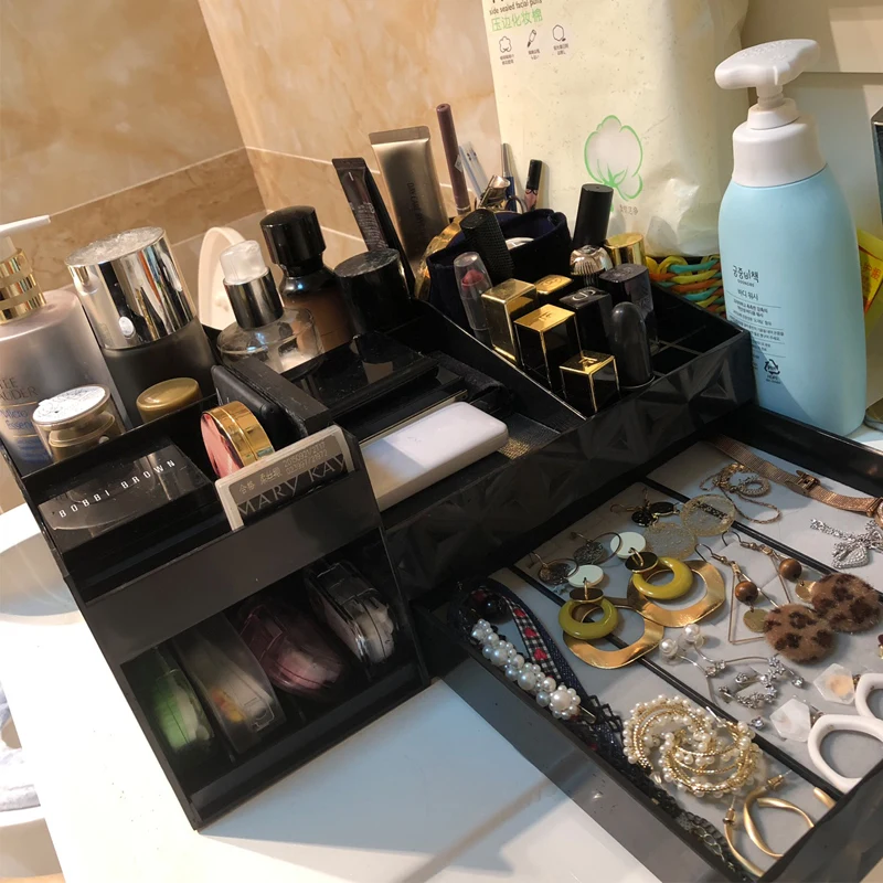 

European cosmetic dresser received cosmetic washing box received