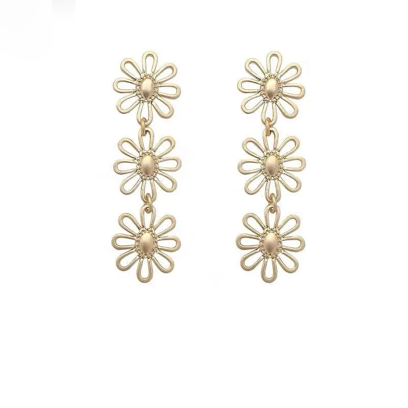 

Vintage Metal Hollow Flower Dangle Drop Earrings Simple Trendy Statement Earrings Accessories For Girls Jewelry Gift Korean 2020