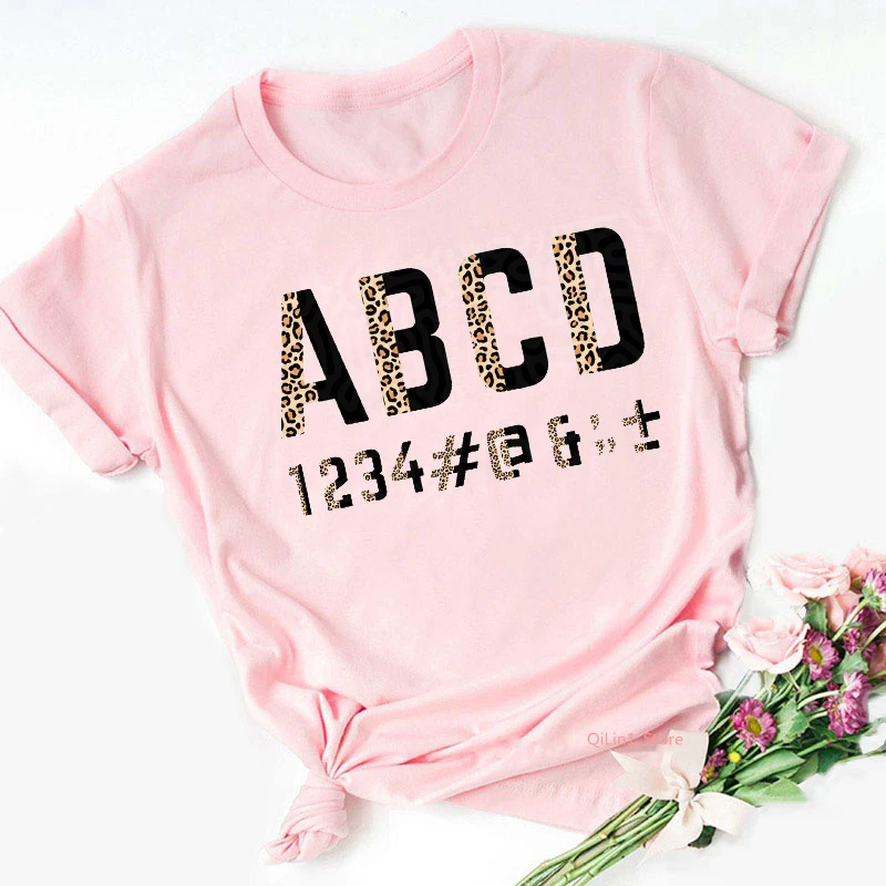 Женская футболка с принтом страшных капель розовая шрифтов цифр символов летняя