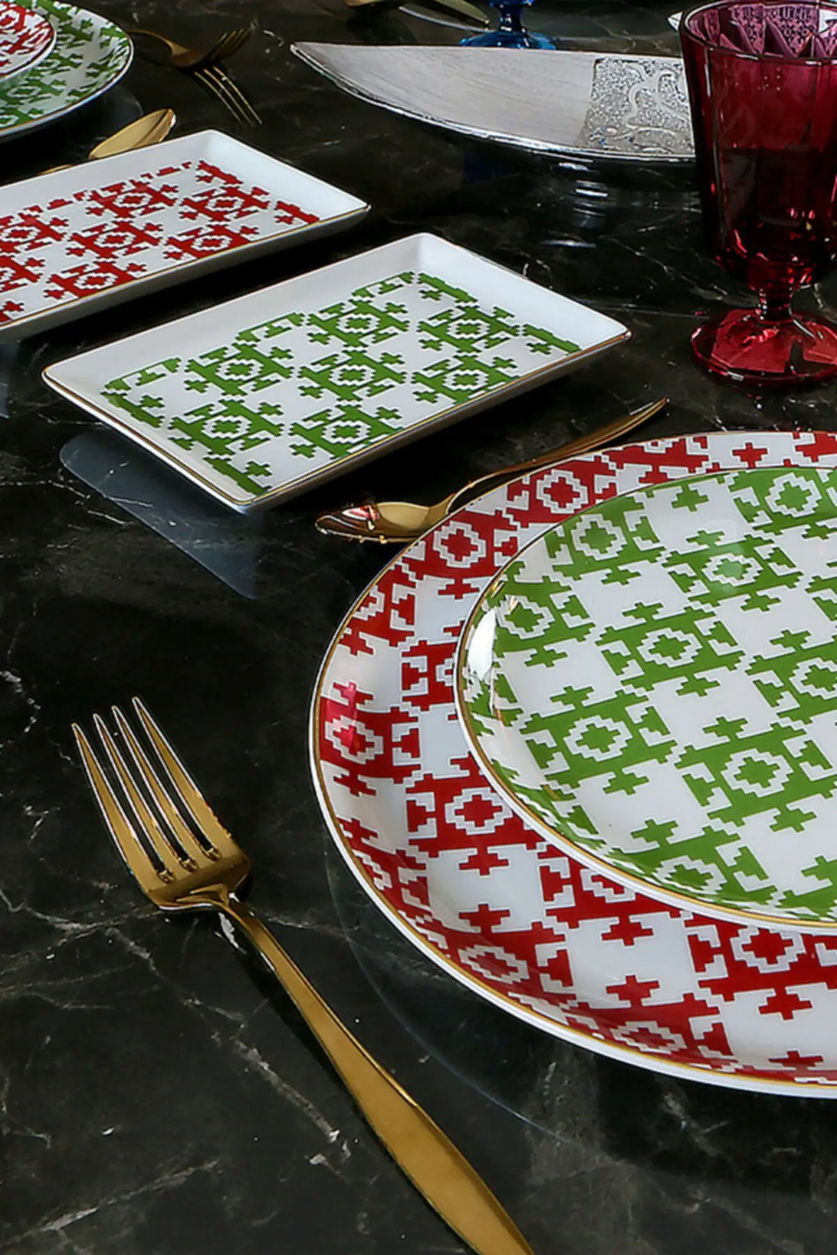 

Porland Ethnical 18 Piece Dinnerware