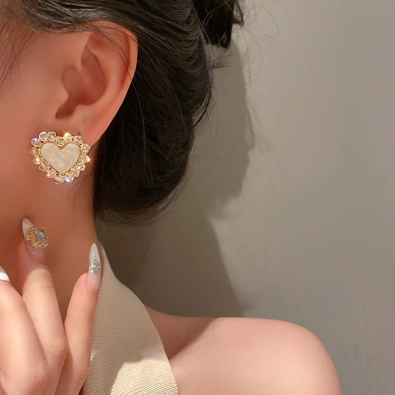 

2021 Korean New Exquisite Crystal Shell Love Earrings Fashion Temperament Simple Small Earrings Elegant Ladies Jewelry
