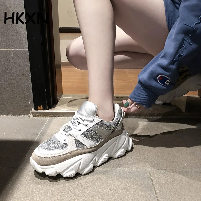 Блестящие женские кроссовки; модные кроссовки на платформе; обувь для папы; Цвет черный, белый; женские кроссовки; легкая обувь на танкетке