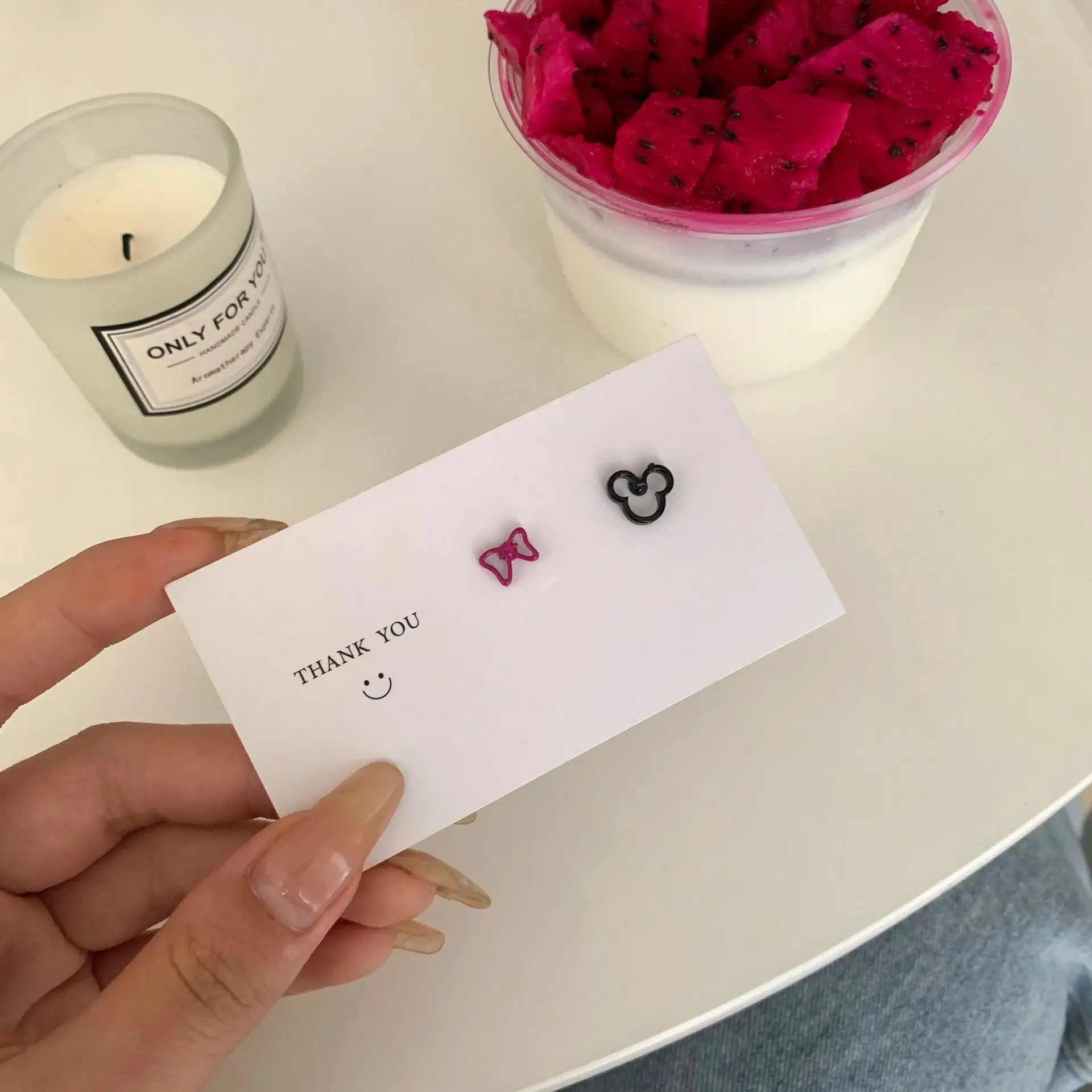 2021 модные минималистичные маленькие серьги гвоздики с полым бантом и мышью для