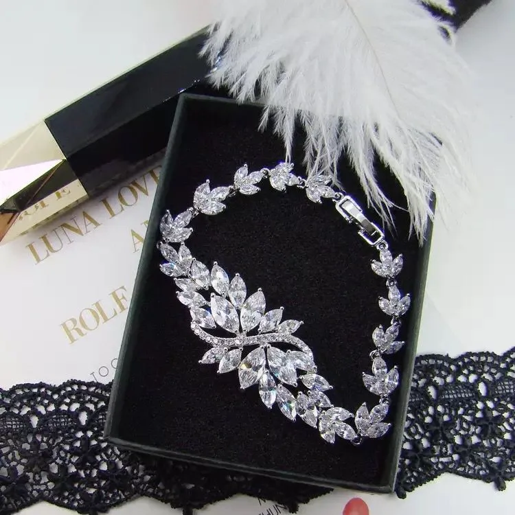 Женский браслет UILZ из белого золота с кубическим цирконием и цепочкой|Цепочки