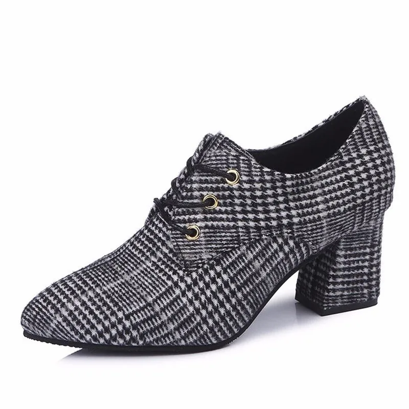 Весенне-осенние корейские черно-белые клетчатые туфли с глубоким носком на