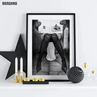 Постер чтения газеты на унитазе, черная, белая женская фотография, холст, живопись, настенное искусство, картины для гостиной