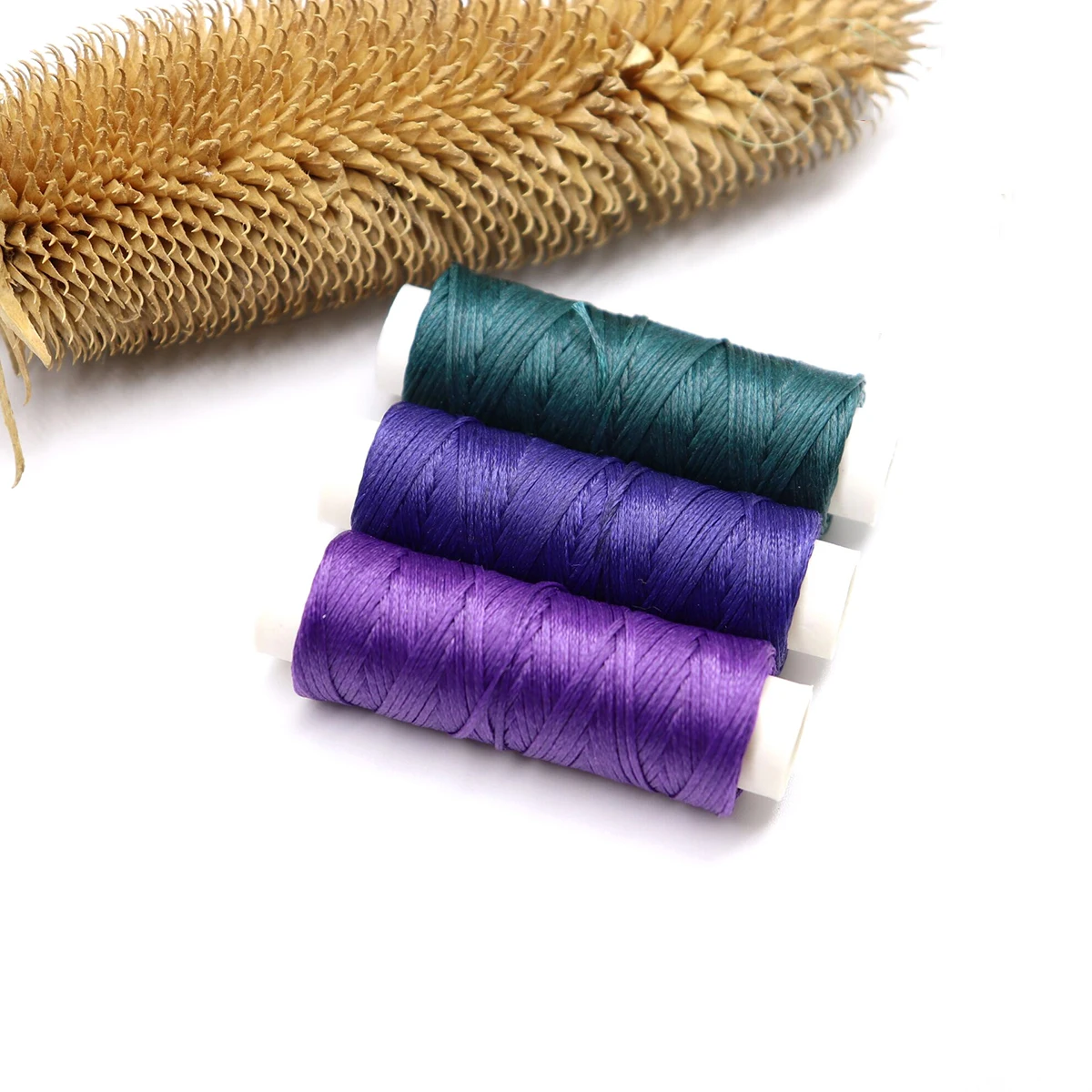 Description Picture 5 of item20m/roll Durable Flat Waxed Thread 0.8mm Width for DIY Leathercraft Tool Stitching Thread Shoes Handbag Luggage Accessories