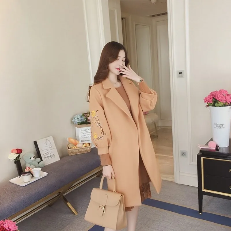 Модное корейское тонкое пальто с вышивкой для женщин 2019 осень зима фонарь рукав