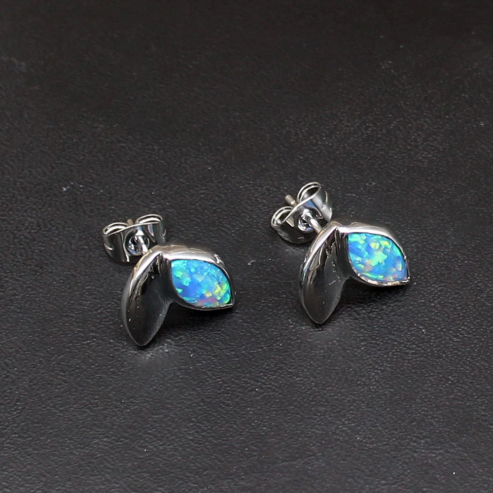 

Женские серьги-гвоздики из серебра 925 пробы с голубым опалом