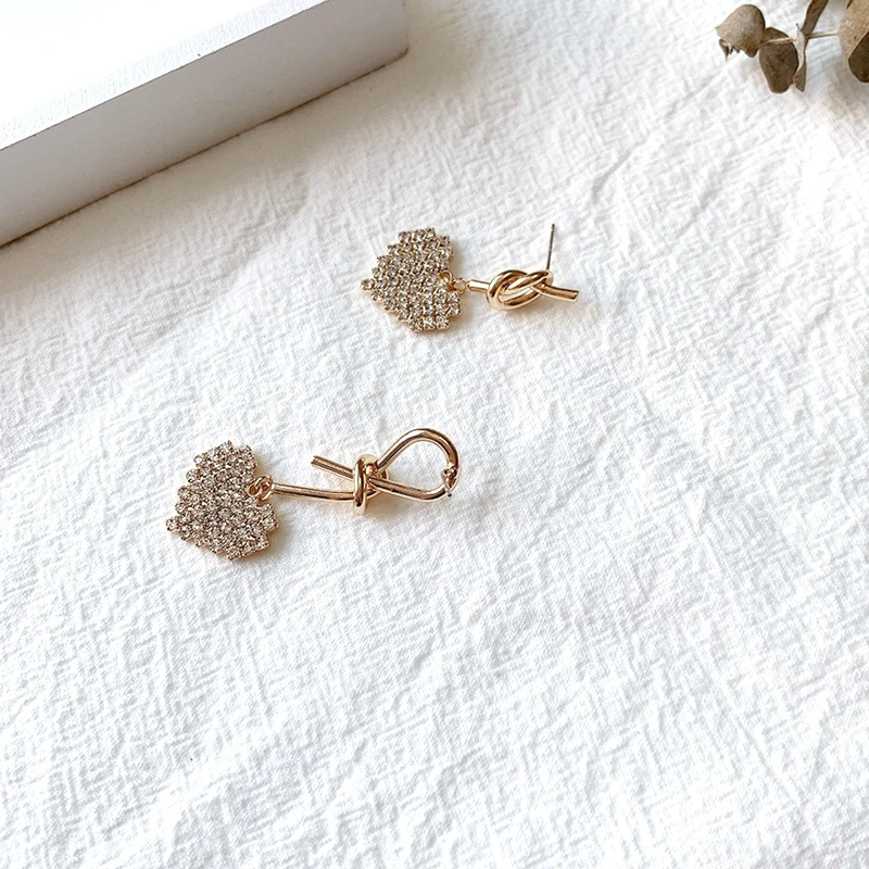 2019 корейские асимметричные золотые серьги в форме сердца с кристаллами висячие