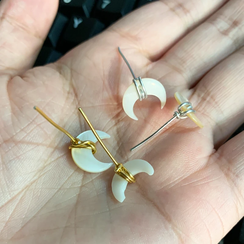 Новые милые медные сережки гвоздики с полумесяцем витые серьги белым