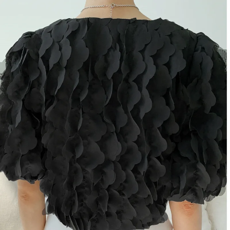 

Summer 2021 New Women Shirts Casual Three-dimensional Petals Stitching Blouse New V-neck Half Puff Sleeve Fashion Tide Tops