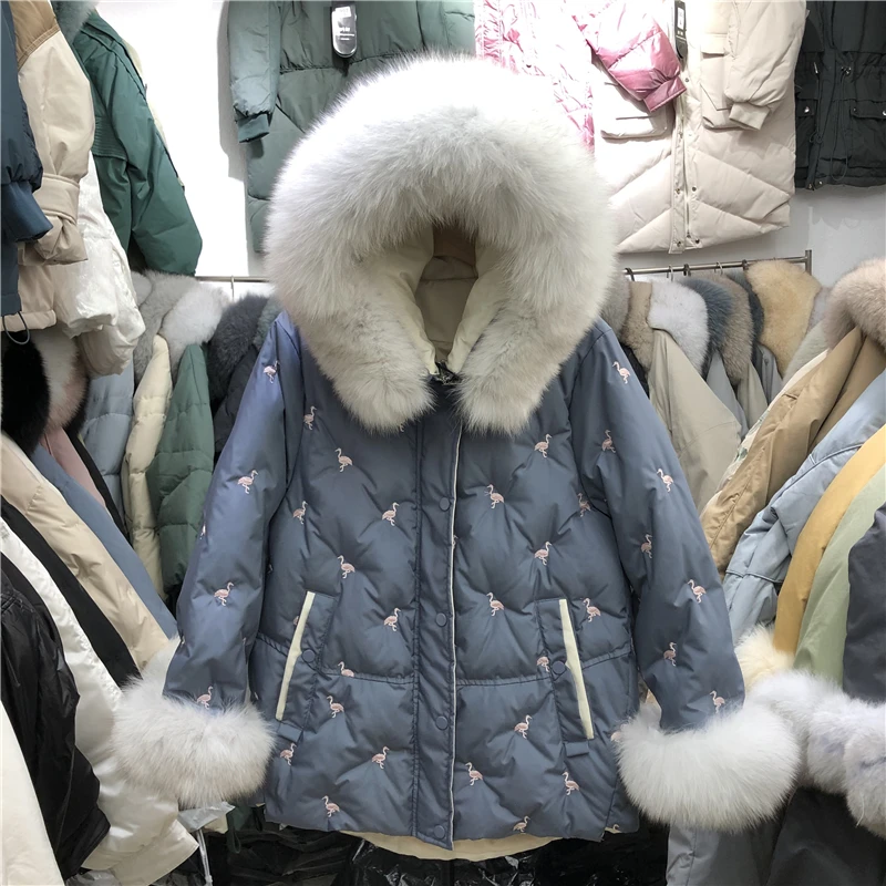 

Зимнее пуховое пальто с капюшоном и натуральным лисьим мехом, с вышивкой птиц, женский тонкий толстый теплый пуховик в стиле ретро, парки, по...