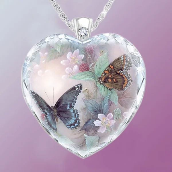 

Luxury Fashion Crystal Glass Butterfly Flower Women Pendant Necklace Elegant and Romantic Women Heart-Shaped Crystal Glass Gemst