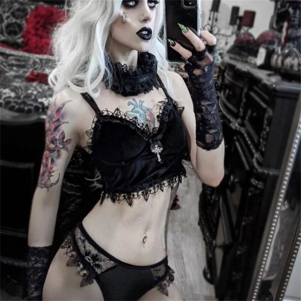 Big Tiddy Goth Chick
