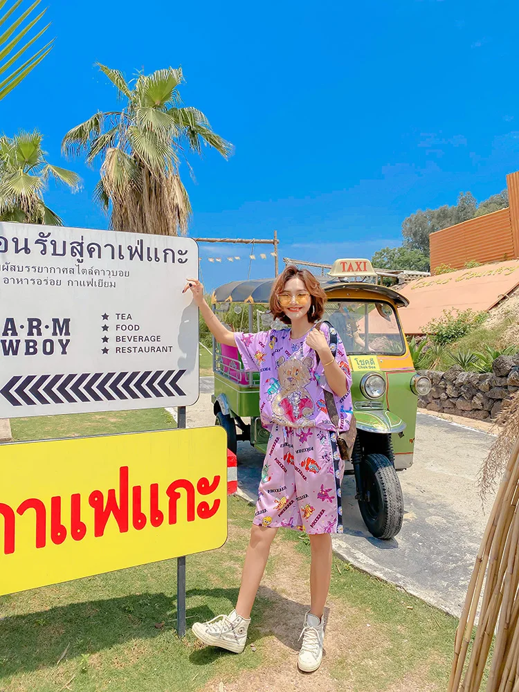 Женские костюмы с блестками футболка мультяшным принтом и модные шорты лето