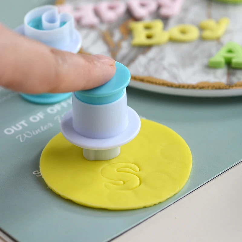

62 Pcs/Set Capital Letters Fondant Cake Molds Plastic Plunger Cake Decorating Tools 26 Alphabet 10 Number Embossed Cookie Cutter