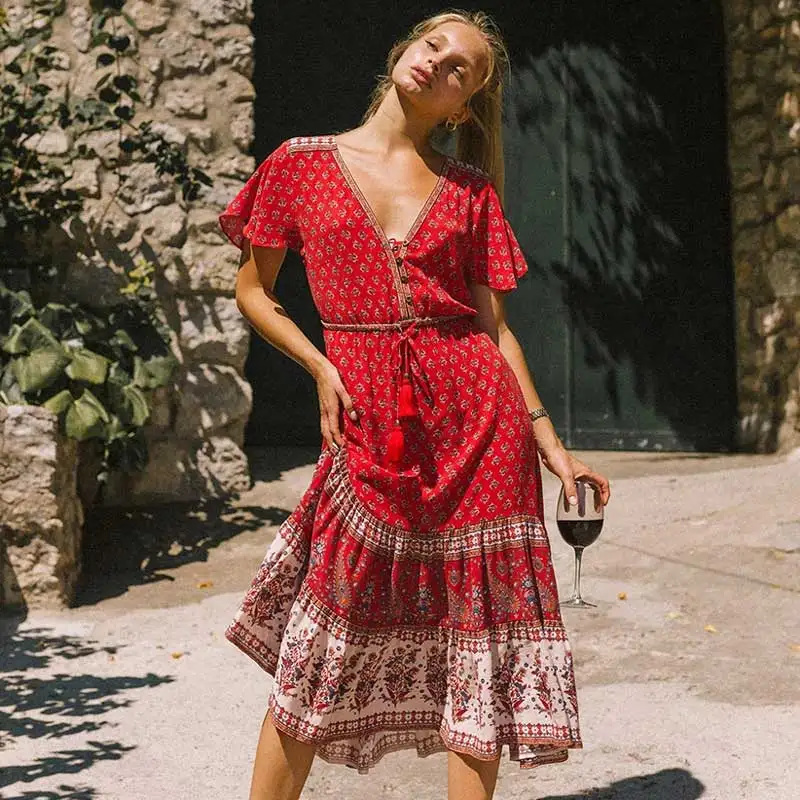 Платье женское средней длины в стиле бохо с оборками рукавами-бахромой и красным
