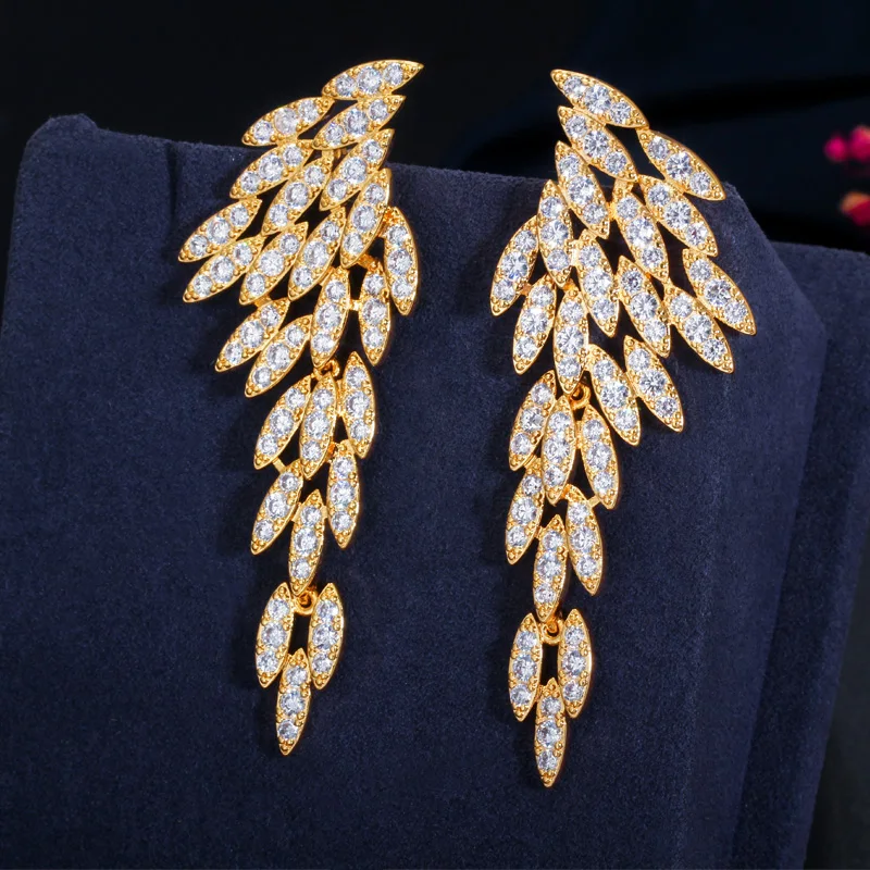 CWWZircons элегантные 18k позолоченные фианиты длинные висячие серьги с перьями и